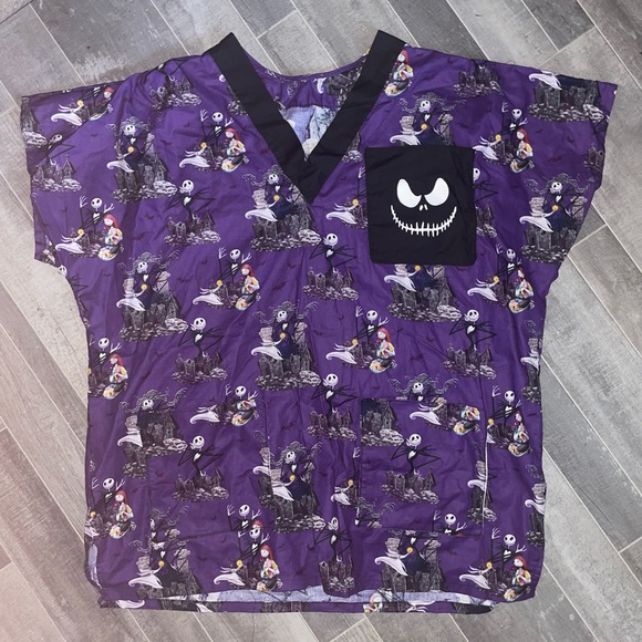 THE NIGHTMARE BEFORE CHRISTMAS  Custom WOMEN'S DISNEY MEDICAL SCRUB TOP-3XLARGE - Picture 1 of 3